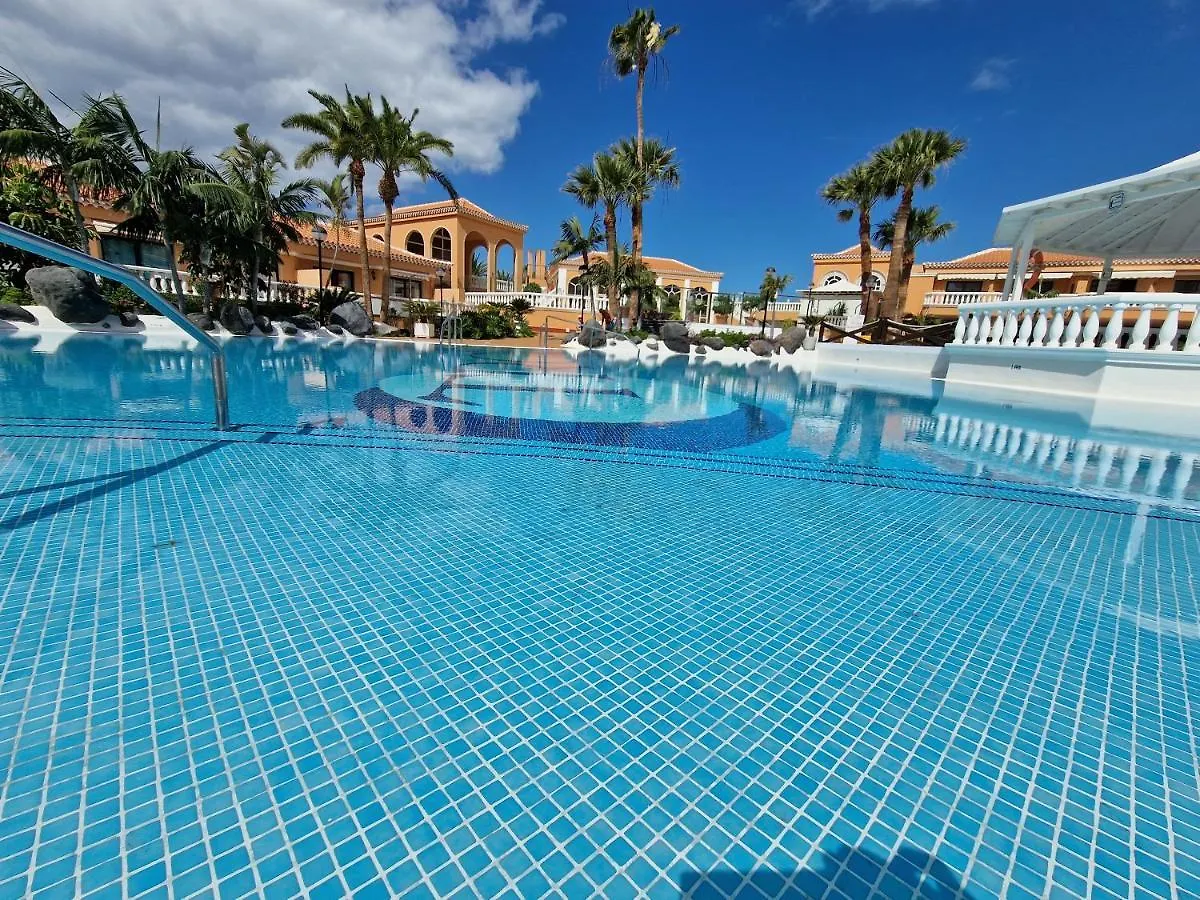 Apartment Playa Las Vistas 2 With Breathtaking Sea View, Only 100 M To The Sea, Heated Pool, Aircondition For A Fee, Wifi Playa de las Américas