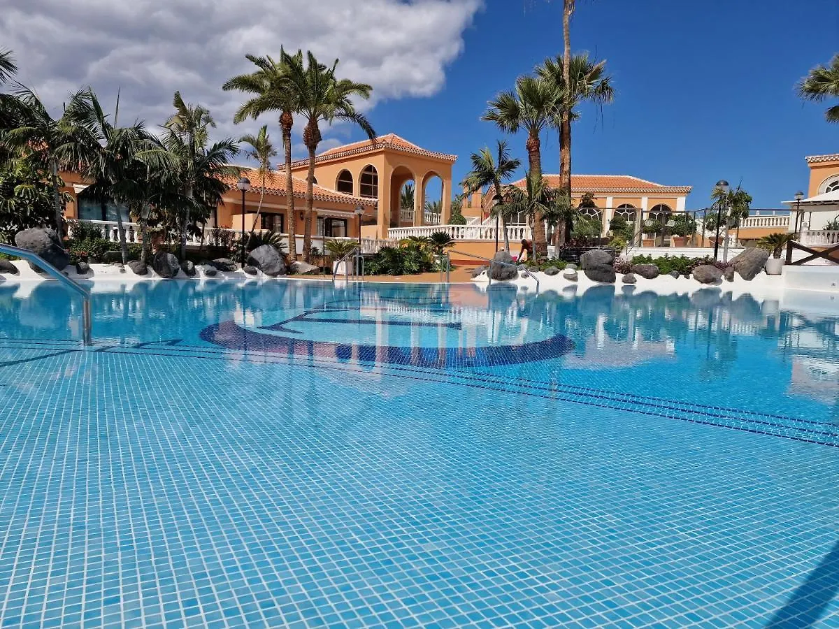 Apartment Playa Las Vistas 2 With Breathtaking Sea View, Only 100 M To The Sea, Heated Pool, Aircondition For A Fee, Wifi Playa de las Américas