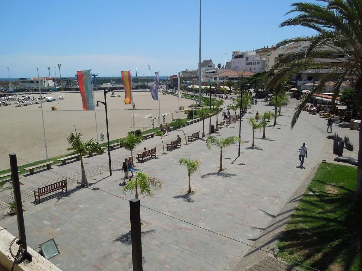 Apartment Playa Las Vistas 2 With Breathtaking Sea View, Only 100 M To The Sea, Heated Pool, Aircondition For A Fee, Wifi Playa de las Américas Spanje