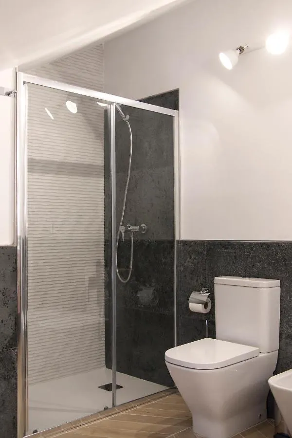 Apartment Playa Las Vistas 2 With Breathtaking Sea View, Only 100 M To The Sea, Heated Pool, Aircondition For A Fee, Wifi Playa de las Américas Spanje