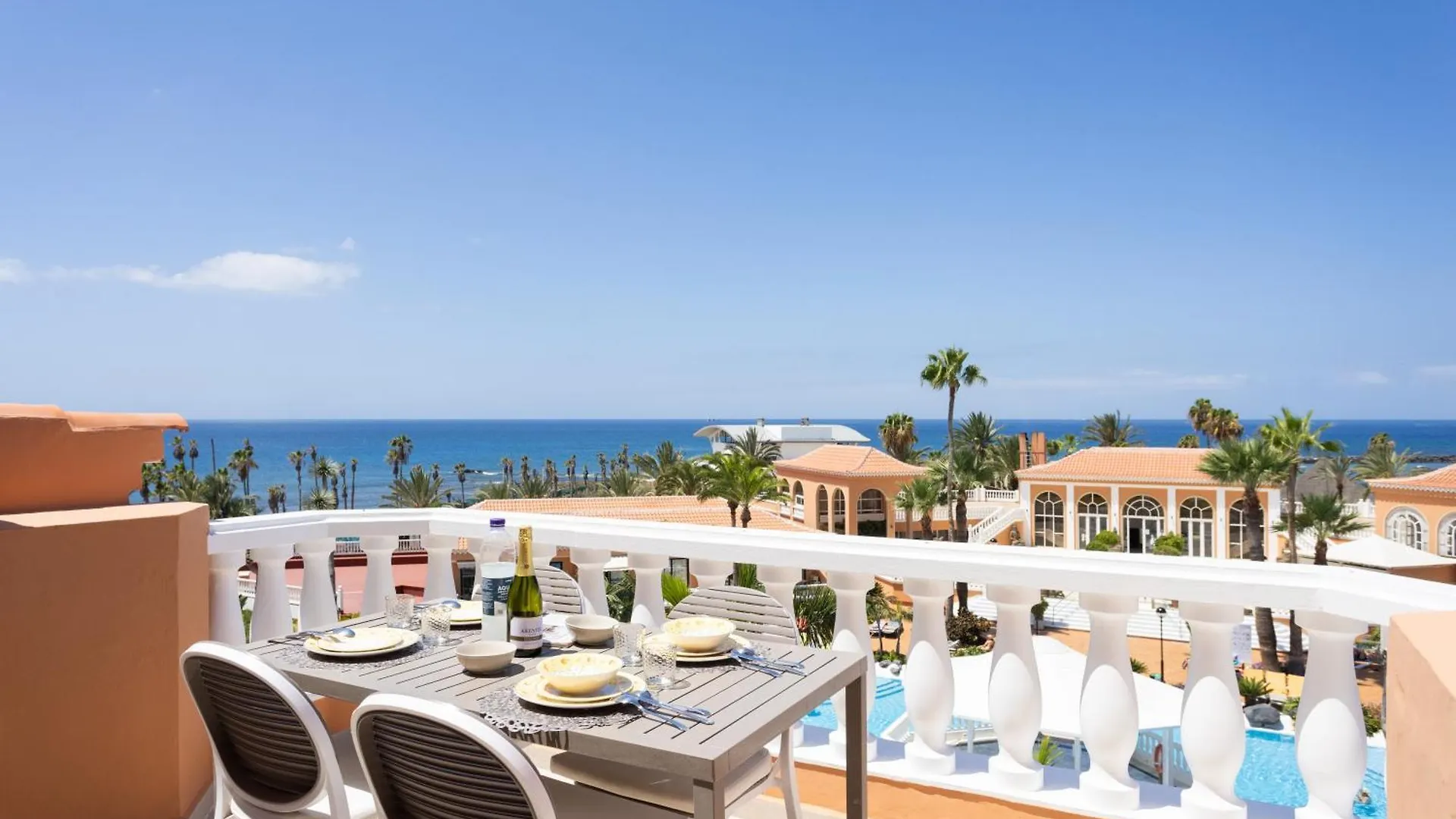 Apartment Playa Las Vistas 2 With Breathtaking Sea View, Only 100 M To The Sea, Heated Pool, Aircondition For A Fee, Wifi Playa de las Américas 0*,  Spanje