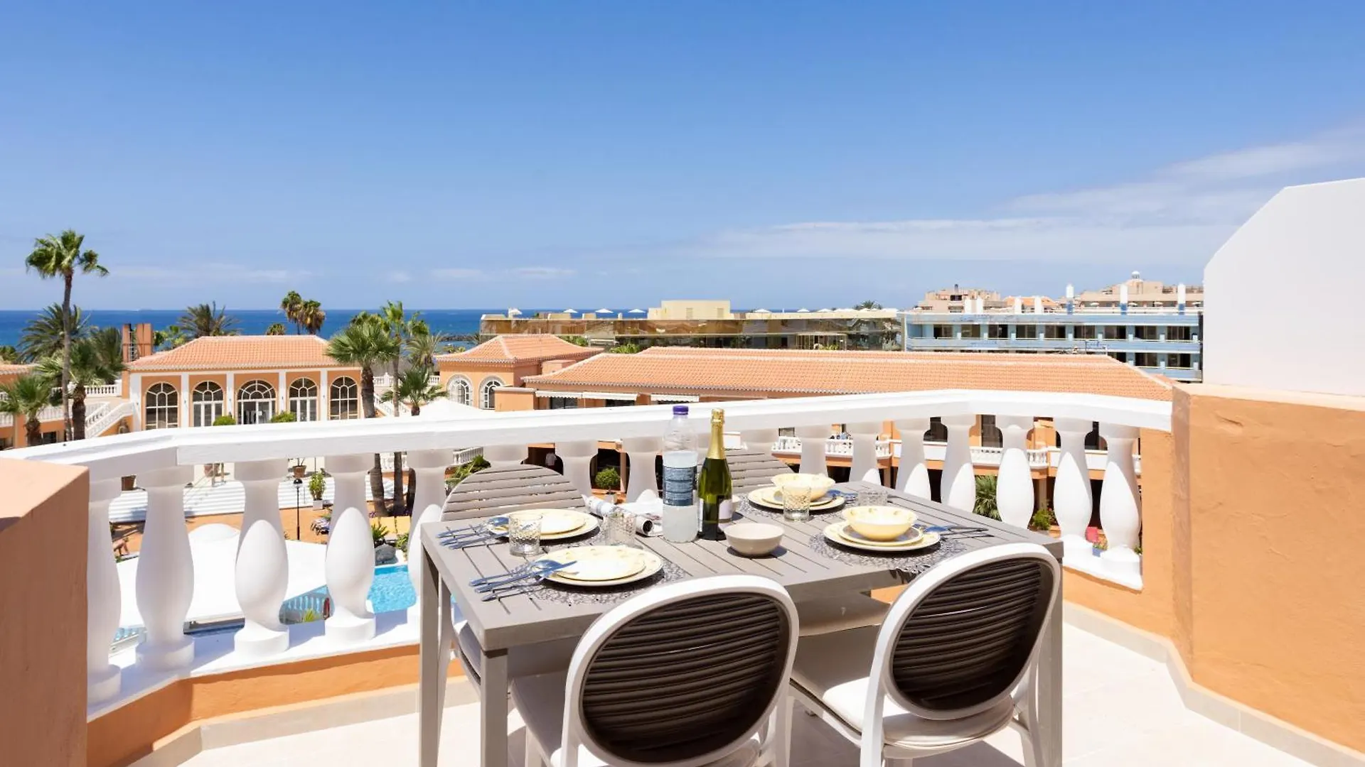 Apartment Playa Las Vistas 2 With Breathtaking Sea View, Only 100 M To The Sea, Heated Pool, Aircondition For A Fee, Wifi Playa de las Américas 0*,