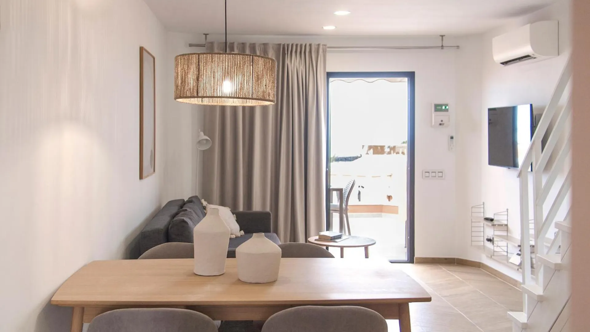 Apartment Playa Las Vistas 2 With Breathtaking Sea View, Only 100 M To The Sea, Heated Pool, Aircondition For A Fee, Wifi Playa de las Américas