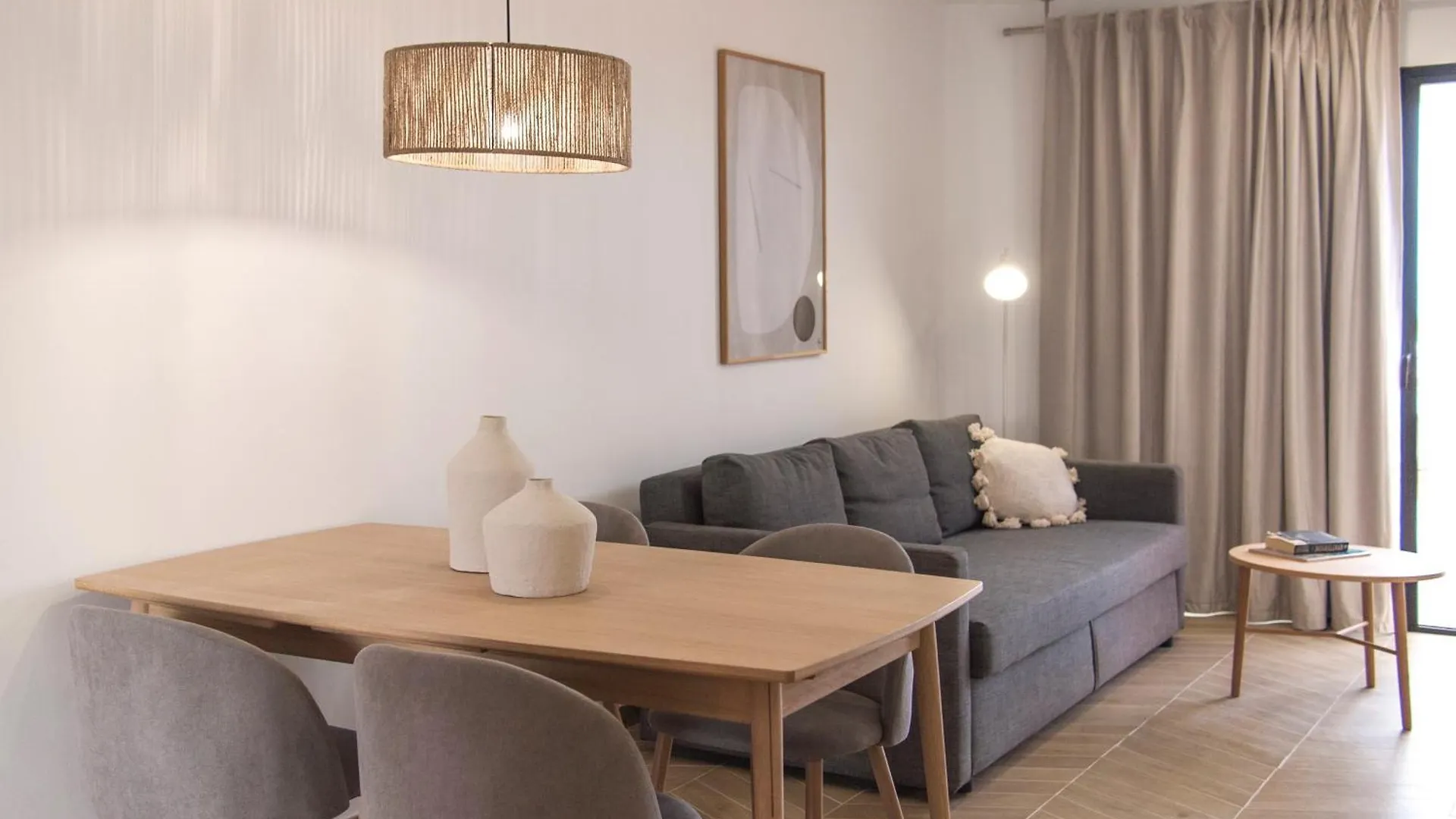 Apartment Playa Las Vistas 2 With Breathtaking Sea View, Only 100 M To The Sea, Heated Pool, Aircondition For A Fee, Wifi Playa de las Américas