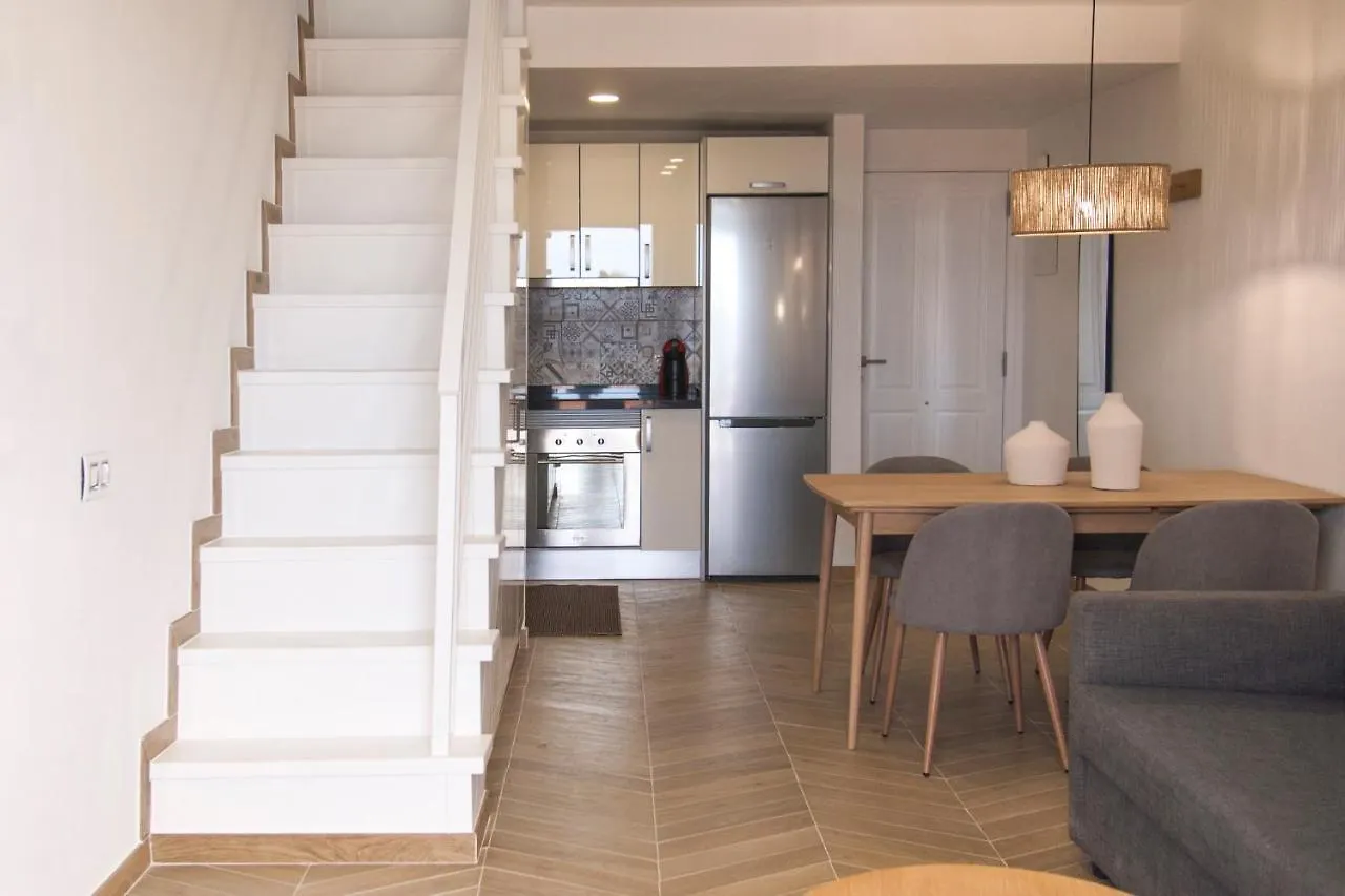 Apartment Playa Las Vistas 2 With Breathtaking Sea View, Only 100 M To The Sea, Heated Pool, Aircondition For A Fee, Wifi Playa de las Americas  0*, Playa de las Americas (Tenerife) Španělsko