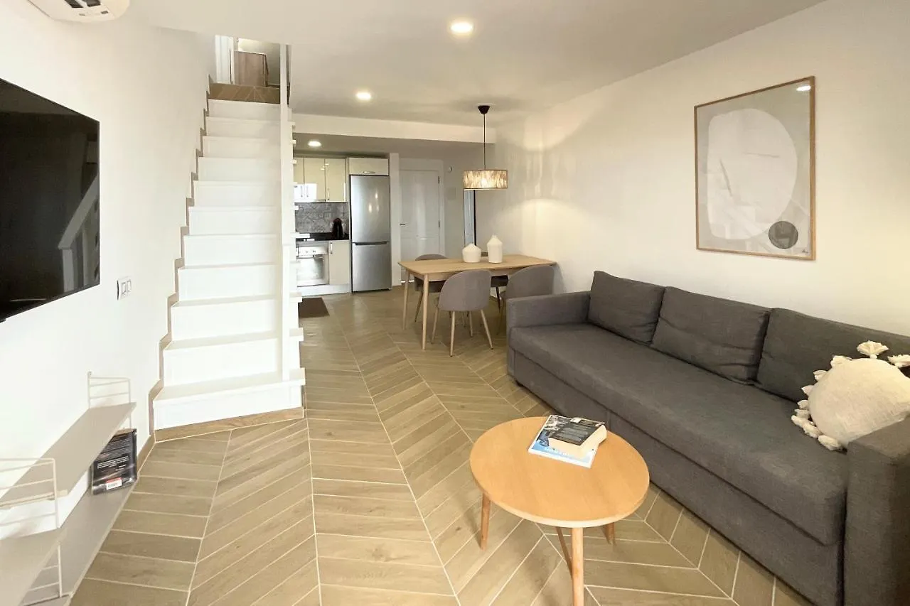 Apartment Playa Las Vistas 2 With Breathtaking Sea View, Only 100 M To The Sea, Heated Pool, Aircondition For A Fee, Wifi Playa de las Americas