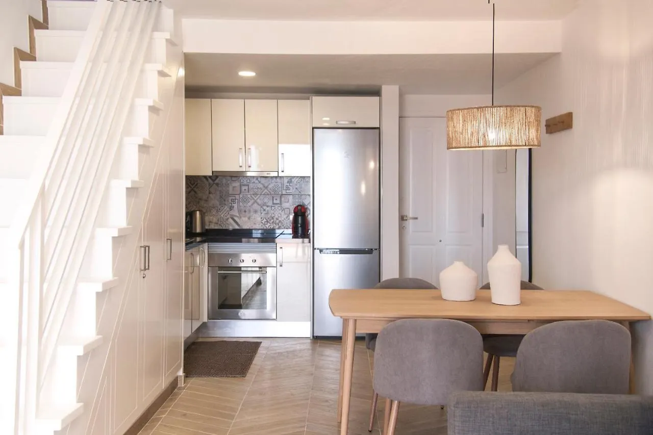 Apartment Playa Las Vistas 2 With Breathtaking Sea View, Only 100 M To The Sea, Heated Pool, Aircondition For A Fee, Wifi Playa de las Americas  0*, Playa de las Americas (Tenerife)