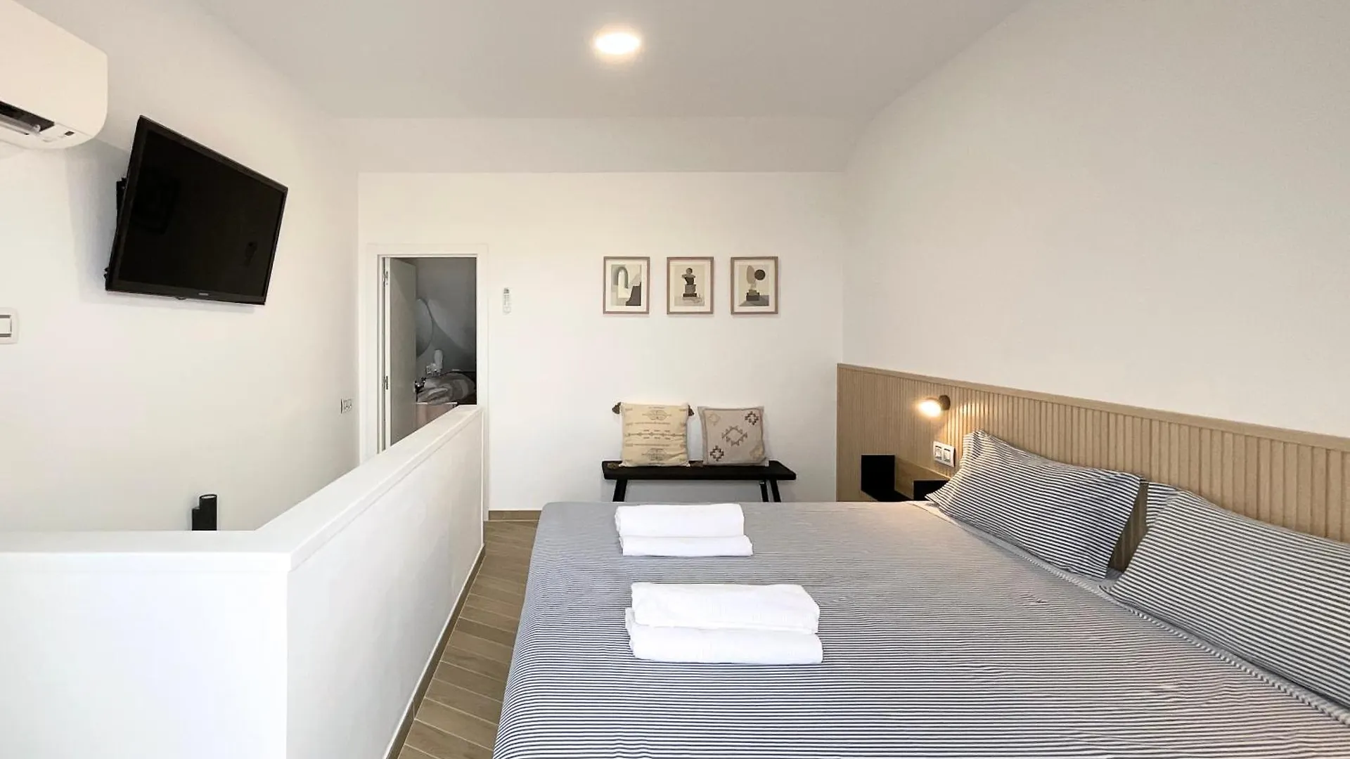 Apartment Playa Las Vistas 2 With Breathtaking Sea View, Only 100 M To The Sea, Heated Pool, Aircondition For A Fee, Wifi Playa de las Americas  Playa de las Americas (Tenerife)