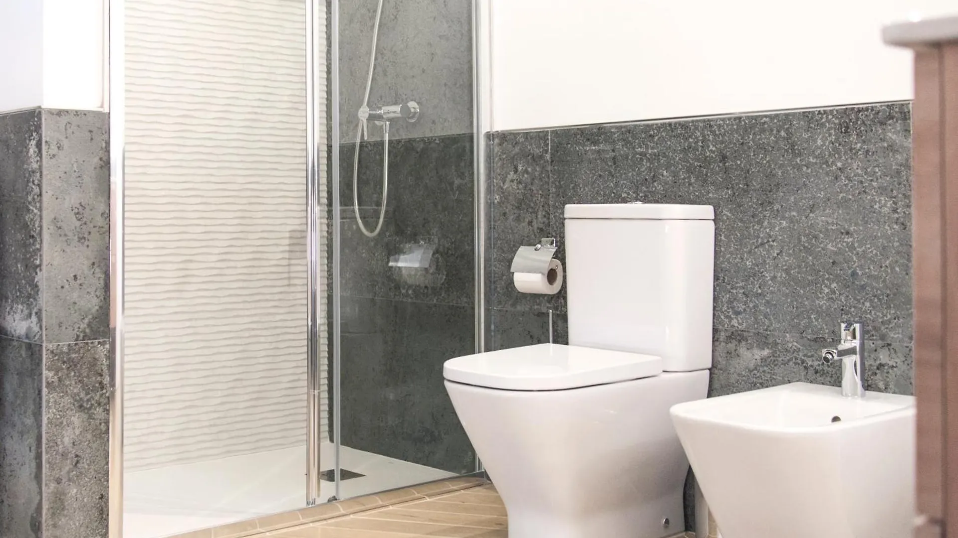 Apartment Playa Las Vistas 2 With Breathtaking Sea View, Only 100 M To The Sea, Heated Pool, Aircondition For A Fee, Wifi Playa de las Americas  Playa de las Americas (Tenerife)